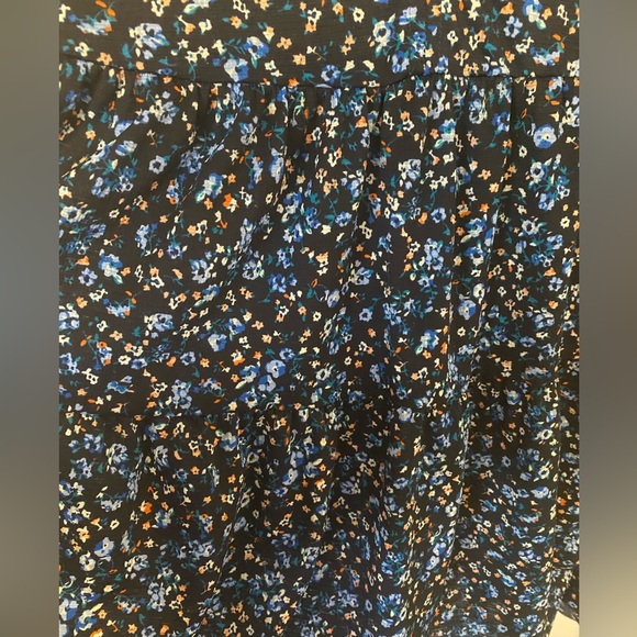 Like New! Short tiered floral dress - Picture 4 of 6